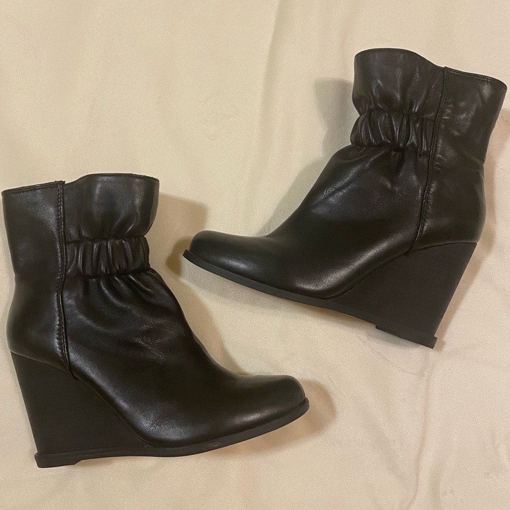 New Splendid leather black booties